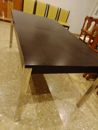 Dos mesas extensibles y siete sillas formica