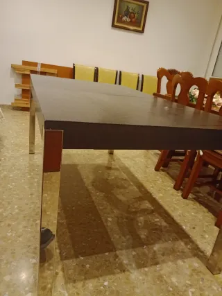 Dos mesas extensibles y siete sillas formica