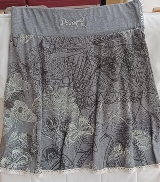 Falda Desigual Talla L Mariposas
