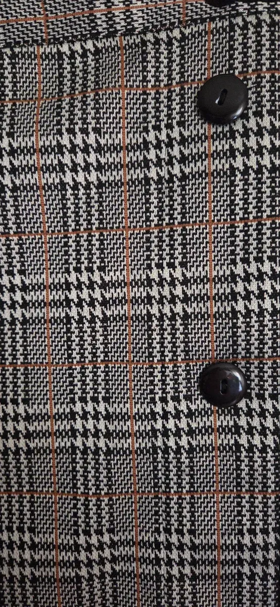 Falda de cuadros con botones