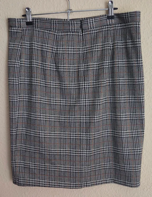 Falda de cuadros con botones