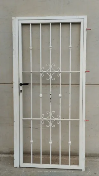 Reja de aluminio blanca