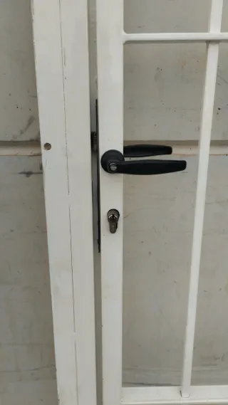 Reja de aluminio blanca