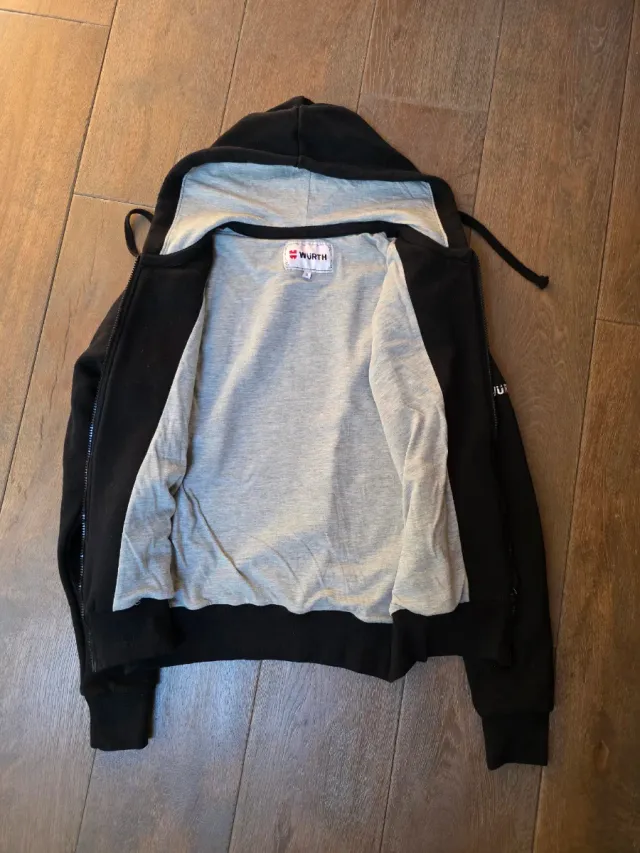 Sudadera con capucha Wurth negra. Sin estrenar.