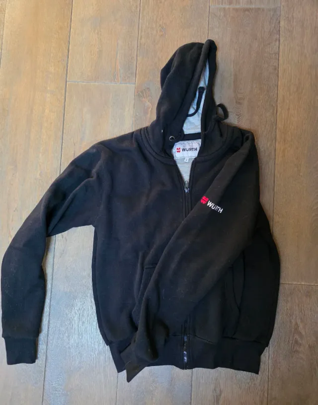 Sudadera con capucha Wurth negra. Sin estrenar.