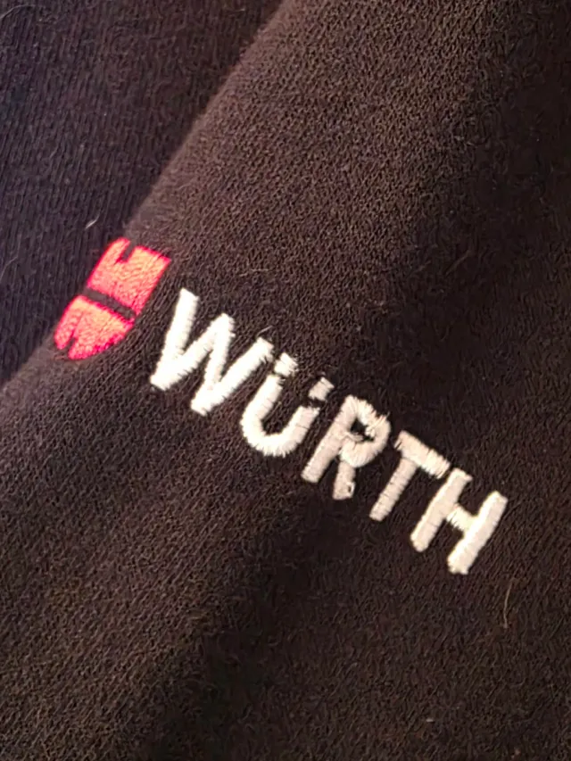 Sudadera con capucha Wurth negra. Sin estrenar.