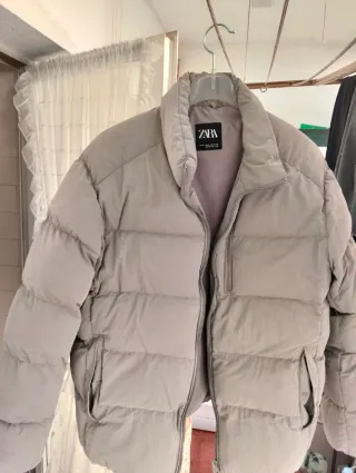 Cazadora acolchada Zara gris hombre