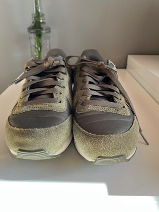 Zapatillas Nike Verde Oliva y Plateadas