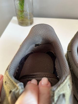 Zapatillas Nike Verde Oliva y Plateadas