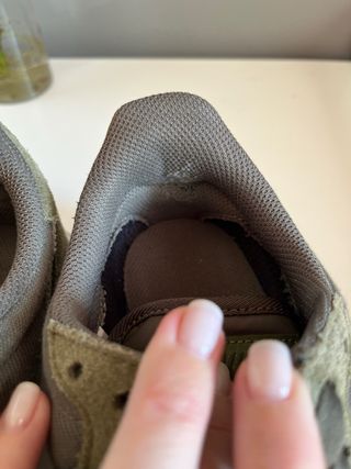 Zapatillas Nike Verde Oliva y Plateadas