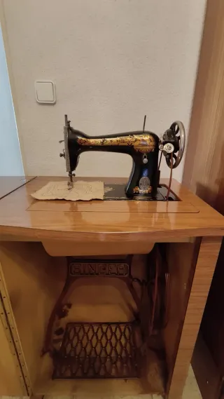 Máquina de coser Singer antigua