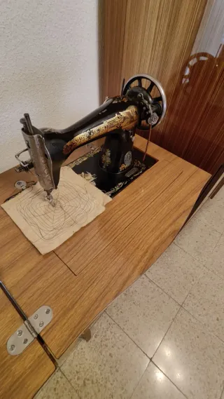 Máquina de coser Singer antigua