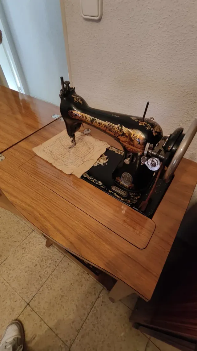 Máquina de coser Singer antigua