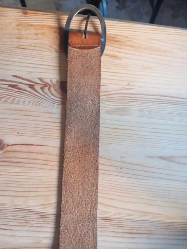 Cinturón de cuero marrón