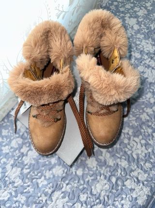 Botas de invierno marrones con pelo
