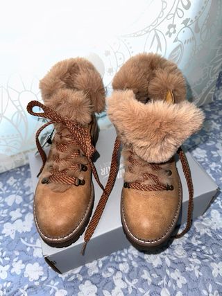 Botas de invierno marrones con pelo