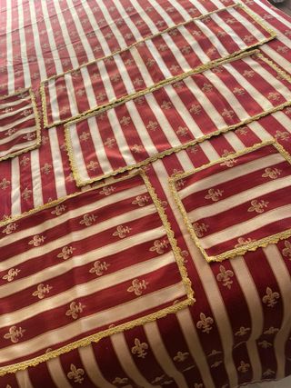 Copriletto e centri con gigli dorati anche natanat