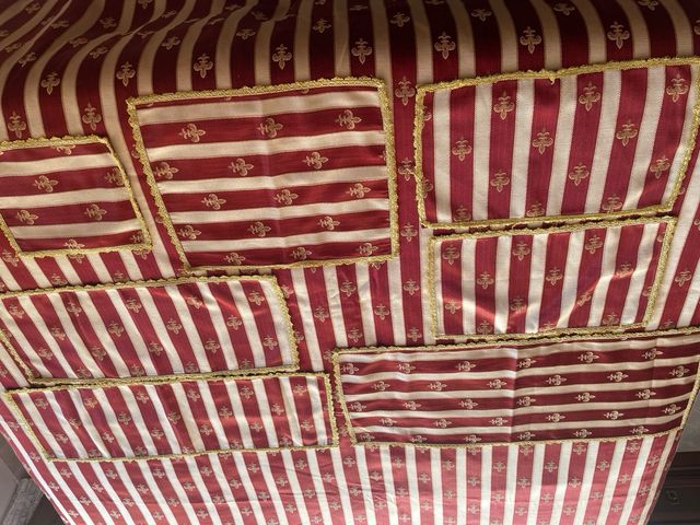 Copriletto e centri con gigli dorati anche natanat