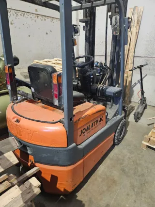 Carretilla elevadora Toyota 220W