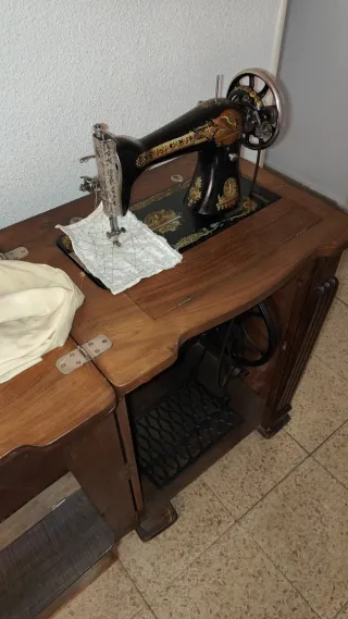 Máquina de coser Singer antigua