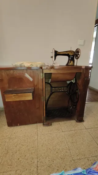 Máquina de coser Singer antigua