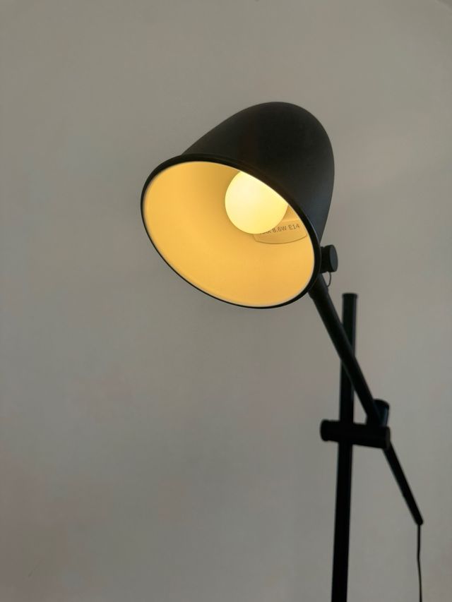 Lámpara de pie Skurup Ikea Negra