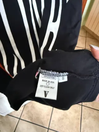 Maglietta Oversize V Logo Arancione Nera Taglia S