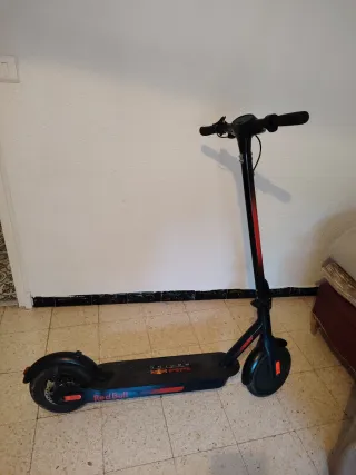 Patinete Eléctrico Red Bull Racing