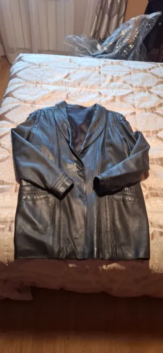 Chaqueta de cuero negra para mujer