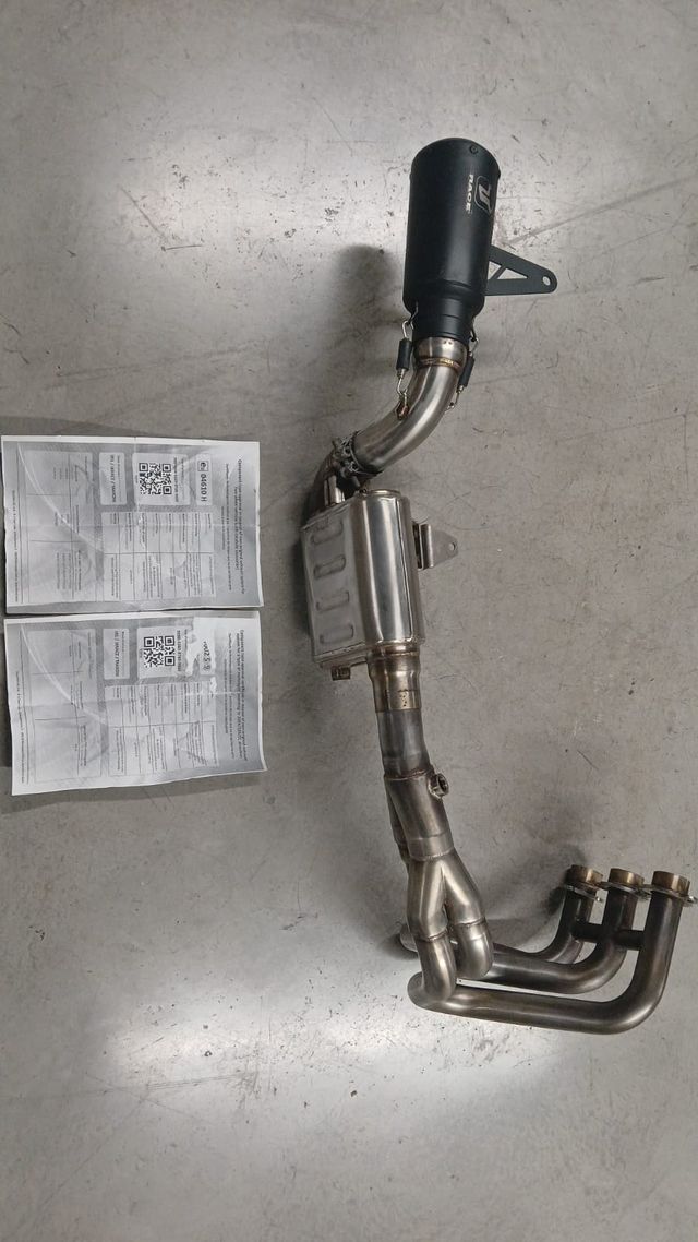 ESCAPE YAMAHA MT-09 IXRACE