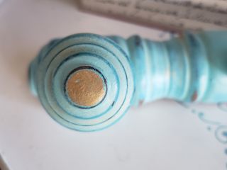 Perchero antiguo de madera azul