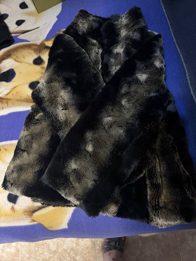 Abrigo de mujer negro y marrón