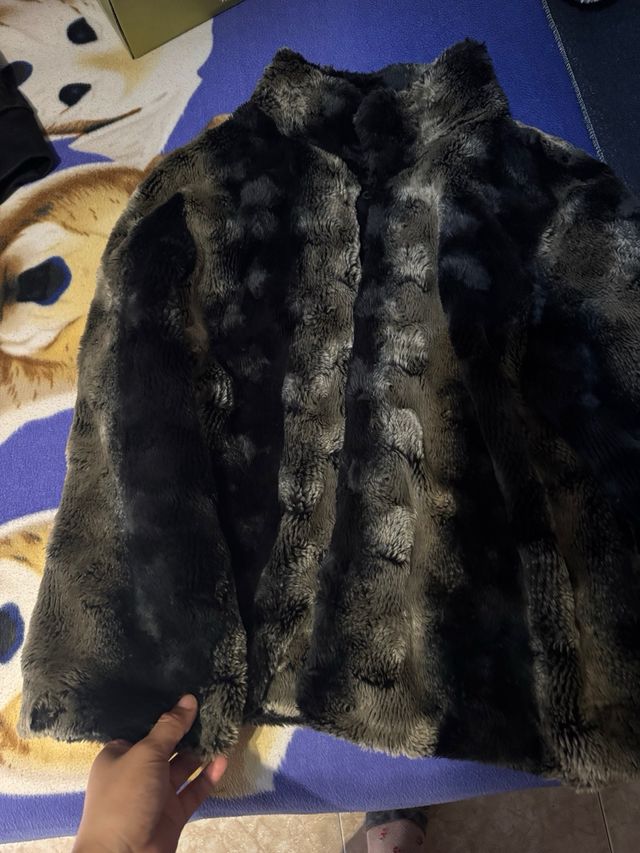 Abrigo de mujer negro y marrón