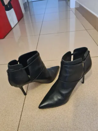 Botines tacón piel negros