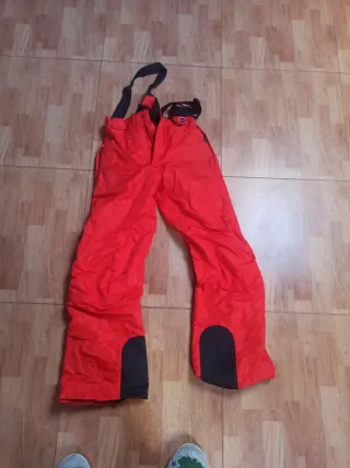 Pantalón de nieve rojo con tirantes