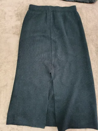 Falda larga de punto negra