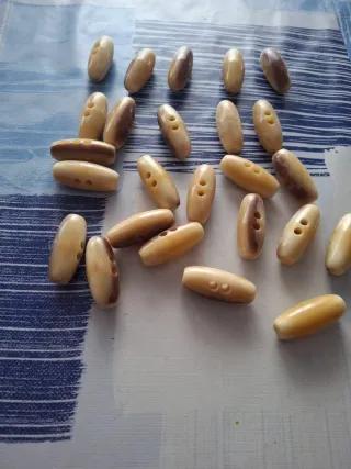 25 botones trenca beige y marrón