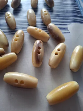 25 botones trenca beige y marrón