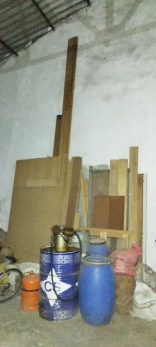 Carpintería, herramientas, y maderas varias