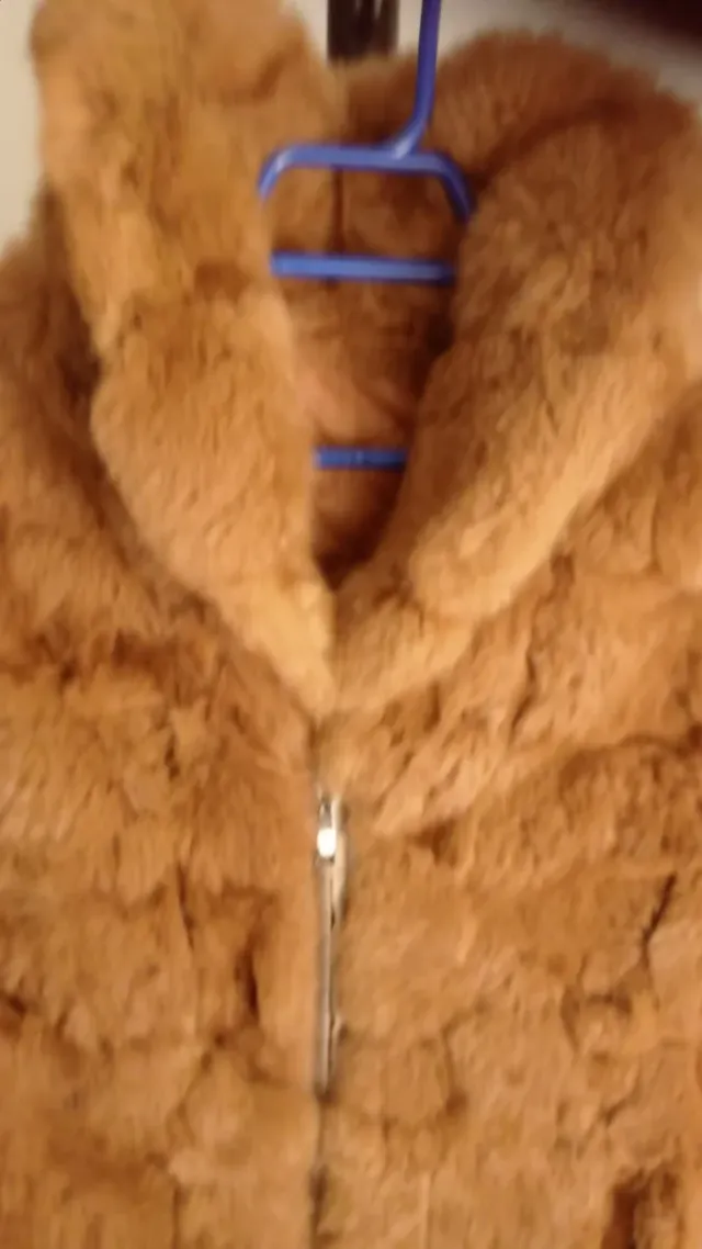 Chaqueta de pelo.   Color miel.