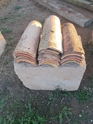 Teja árabe antigua hecha a mano