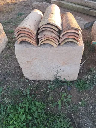 Teja árabe antigua hecha a mano