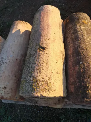 Teja árabe antigua hecha a mano