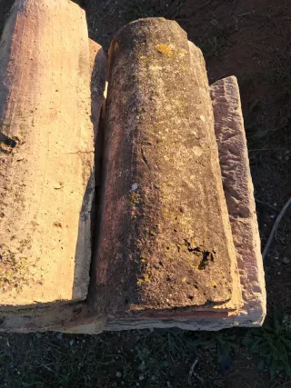 Teja árabe antigua hecha a mano