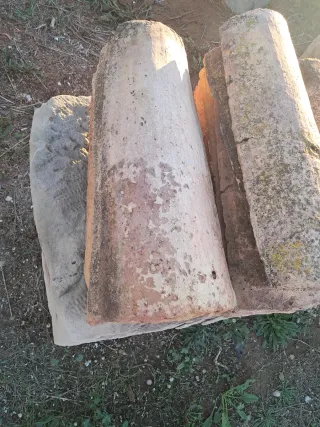 Teja árabe antigua hecha a mano