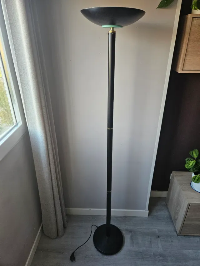 Lámpara de pie moderna negra y verde