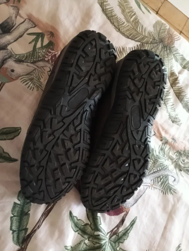 Tenis Udok Marrones y Rojos