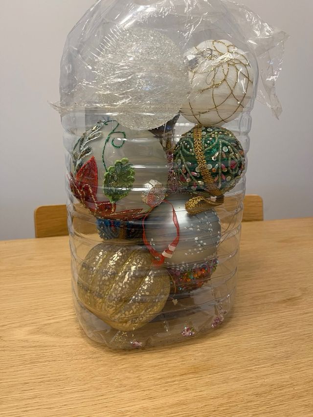 Árbol de Navidad 210 cm en su caja + con adornos