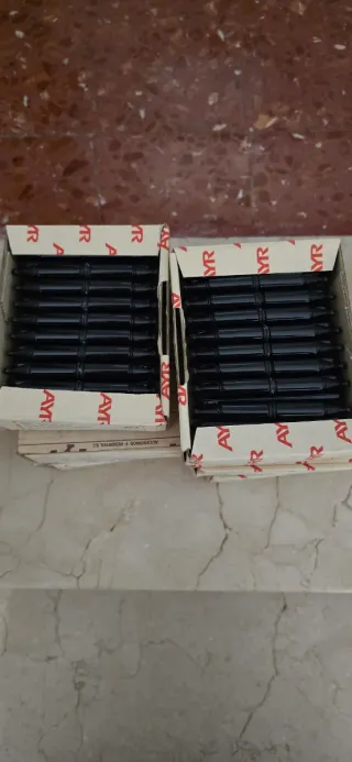 Bisagras negras con remate para puerta