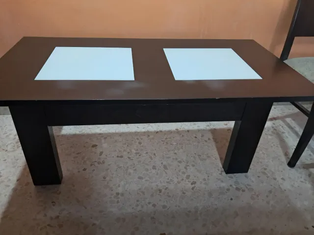 Mesa de centro elevable madera y cristal.